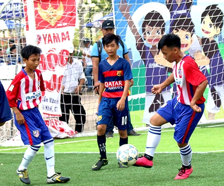 Sôi nổi bóng đá học đường