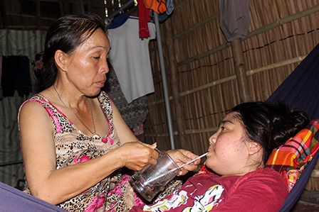 Mẹ cùng con chống chọi bệnh hiểm nghèo