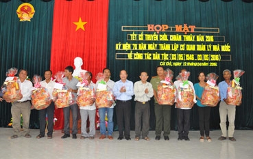 QUAN TÂM PHÁT TRIỂN ĐẢNG VIÊN VÀ XÂY DỰNG ĐỘI NGŨ CÁN BỘ NGƯỜI DÂN TỘC KHMER