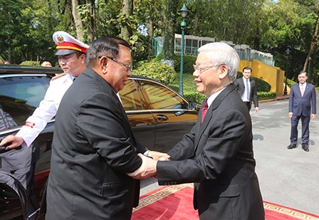 TỔNG BÍ THƯ NGUYỄN PHÚ TRỌNG ĐÓN, HỘI ĐÀM VỚI
TỔNG BÍ THƯ, CHỦ TỊCH NƯỚC LÀO BOUNNHANG VOLACHITH