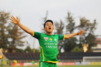 Tiền vệ Quang Tình - “Cánh én không mỏi” của XSKT Cần Thơ