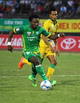 Tiền đạo “nội” thua trên sân nhà?