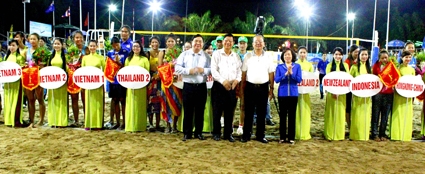 Khai mạc Giải Bóng chuyền bãi biển nữ quốc tế Cần Thơ năm 2016