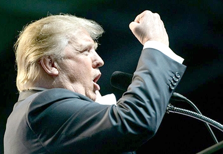 Donald Trump bị công kích tứ bề