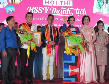 Hoa khôi Nguyễn Thùy Trang và Nam vương Huỳnh Võ Tiến