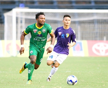 Oseni lập cú đúp, Cần Thơ thắng đậm