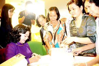 Một mình tôi không thể làm nên “Lá sầu riêng”