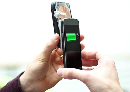 PowerShake  công nghệ chia sẻ pin 
giữa các thiết bị di động