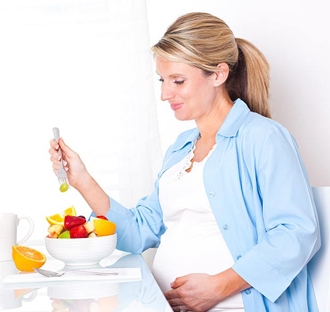 Bà bầu ăn nhiều trái cây sinh con thông minh hơn