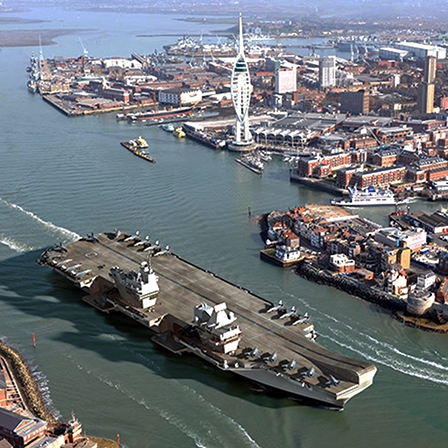 “Quả đấm thép” của Hải quân Hoàng gia Anh