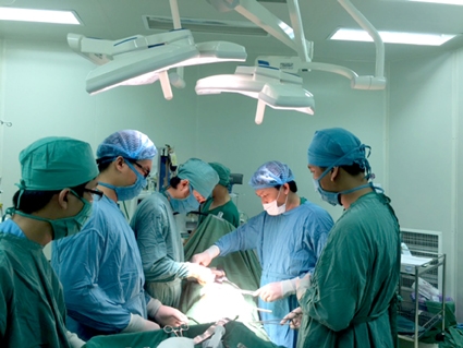 Phẫu thuật thành công bệnh nhân phình động mạch chủ có thận móng ngựa