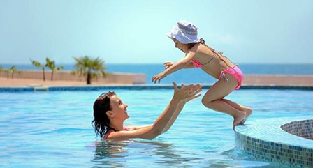 Những điều cần lưu ý khi cho trẻ đi bơi mùa hè