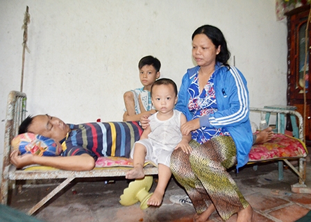 Khốn cùng gia đình 3 người bệnh