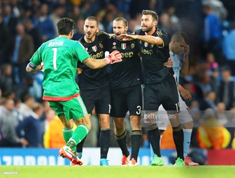 Tuyển Ý trở lại với “hàng rào” thép