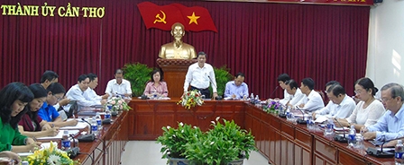 QUAN TÂM ĐỔI MỚI NỘI DUNG, PHƯƠNG THỨC HOẠT ĐỘNG
CỦA MẶT TRẬN VÀ CÁC ĐOÀN THỂ THEO HƯỚNG GẦN DÂN, SÁT CƠ SỞ