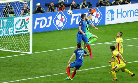 "Người hùng” Payet cứu chủ nhà