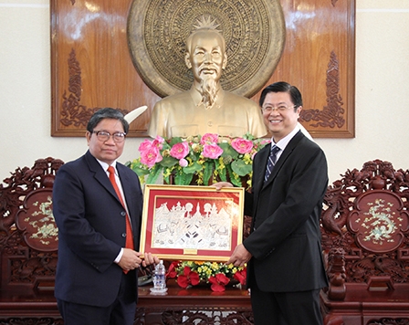 LÃNH ĐẠO THÀNH PHỐ TIẾP TỔNG LÃNH SỰ CỘNG HÒA DÂN CHỦ NHÂN DÂN LÀO VÀ ĐOÀN CÔNG TÁC CỤC ĐẦU TƯ THÁI LAN