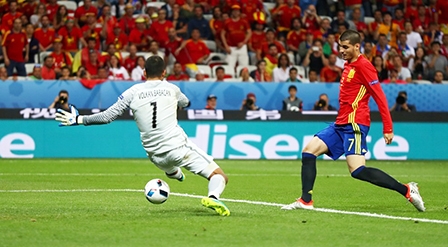 Tây Ban Nha - Thổ Nhĩ Kỳ: 3-0 <br>

"Những đấu sĩ bò tót" thể hiện sức mạnh