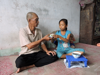 Xin giúp anh Bình có điều kiện trị bệnh!