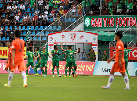 Kết quả vòng 12 V.League Toyota 2016 <br>
XSKT Cần Thơ thua ngược trên sân nhà