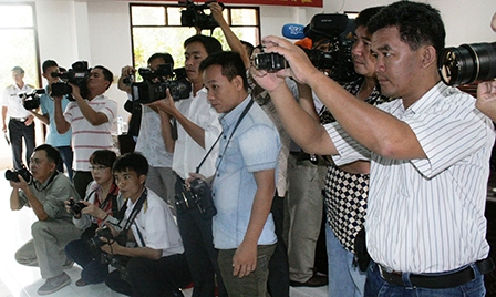 Những nhà báo trẻ 
trên đường hội nhập