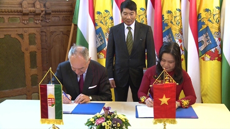 TP CẦN THƠ KÝ KẾT HỢP TÁC
SONG PHƯƠNG VỚI TP KAPOSVÁR