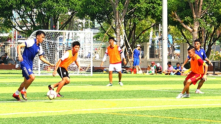 Không nặng thành tích