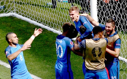 Griezmann lập cú đúp giúp Pháp ngược dòng