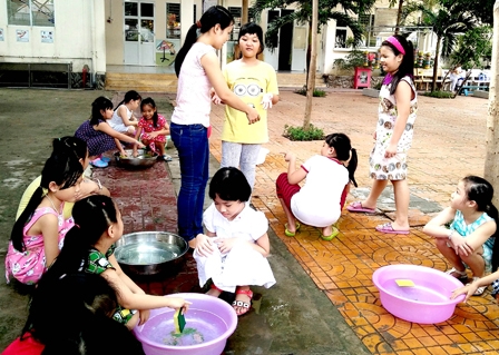 Để trẻ phát triển toàn diện thể lực, trí lực