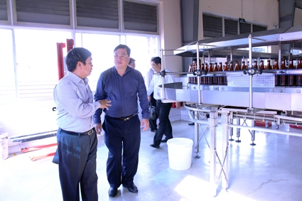 PHÁT TRIỂN CÔNG NGHIỆP 
GẮN VỚI BẢO VỆ MÔI TRƯỜNG