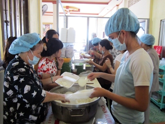 Khai trương cơm chay 3.000 đồng/suất