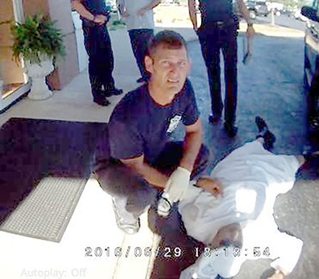 UAE khuyên công dân nam tránh mặc quốc phục khi ra nước ngoài