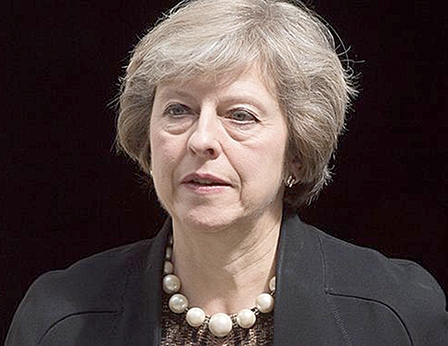 Bà May dẫn đầu vòng đua đầu tiên