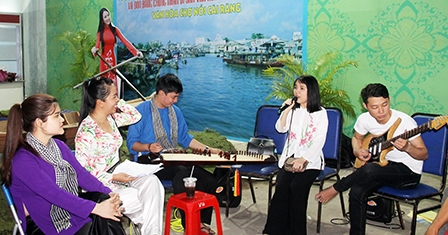 Định vị bản sắc văn hóa - du lịch sông nước Cần Thơ