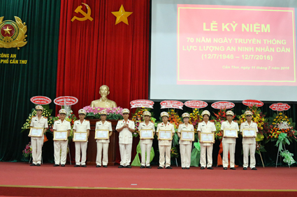 Chủ động nắm tình hình, giữ vững
an ninh chính trị trong mọi tình huống