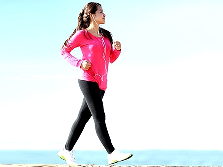 Đi bộ nhanh cải thiện trí nhớ bệnh nhân ung thư vú