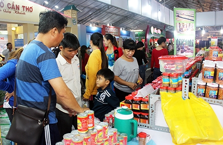 Thu hút khoảng 30.000 lượt khách tham quan, mua sắm mỗi ngày