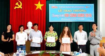 Trao thưởng chương trình “Vui cùng EURO 2016”