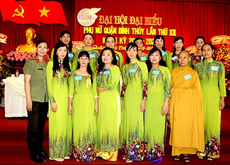 Đoàn kết, sáng tạo, nâng cao đời sống vật chất, 
tinh thần và vị thế của phụ nữ