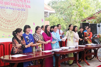 Đẩy mạnh phong trào thi đua, phát huy vai trò phụ nữ tham gia phát triển kinh tế - xã hội