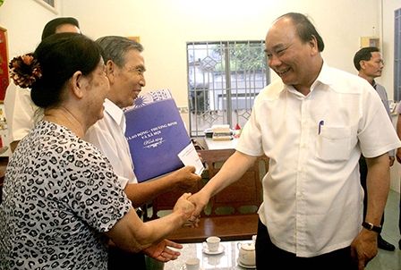 THỦ TƯỚNG CHÍNH PHỦ NGUYỄN XUÂN PHÚC
THĂM CÁC GIA ĐÌNH CHÍNH SÁCH Ở TP CẦN THƠ