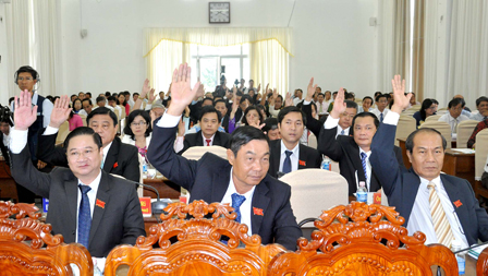 TẬP TRUNG THỰC HIỆN ĐỒNG BỘ CÁC GIẢI PHÁP, PHẤN ĐẤU HOÀN THÀNH
CÁC CHỈ TIÊU, NHIỆM VỤ KINH TẾ - XÃ HỘI ĐÃ ĐỀ RA