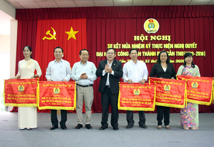 Nỗ lực đổi mới nội dung, phương thức hoạt động, thực hiện tốt chức năng chăm lo, bảo vệ quyền lợi người lao động