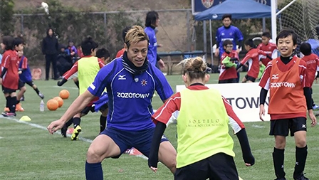 Keisuke Honda “truyền lửa” đến tài năng bóng đá trẻ