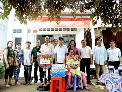 Trao nhà tình thương cho nạn nhân chất độc da cam