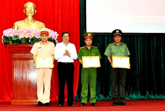 GẮN PHONG TRÀO "CÔNG AN NHÂN DÂN HỌC TẬP, THỰC HIỆN 6 ĐIỀU BÁC HỒ DẠY" VỚI HỌC TẬP VÀ LÀM THEO TƯ TƯỞNG, ĐẠO ĐỨC, PHONG CÁCH HỒ CHÍ MINH