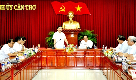 THƯỜNG TRỰC THÀNH ỦY TIẾP ĐOÀN CÔNG TÁC THÀNH ỦY HÀ NỘI