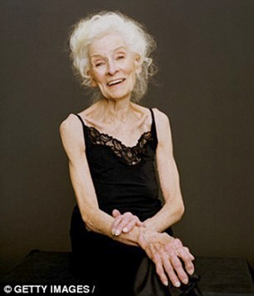 Vì sao người cao tuổi thường sút cân?