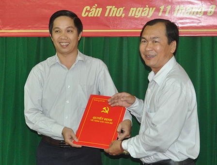 QUYẾT ĐỊNH THÀNH LẬP CHI BỘ CƠ SỞ VĂN PHÒNG ĐOÀN ĐẠI BIỂU QUỐC HỘI TP CẦN THƠ