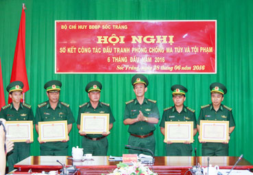 បូកសរុបបណ្តោះអាសន្នការងារតស៊ូ